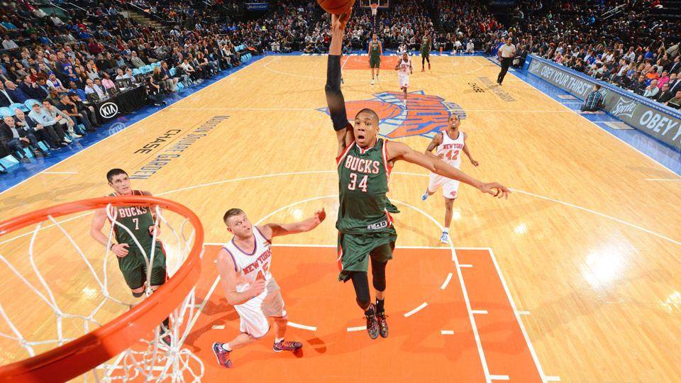 giannis-antetokounmpo-dunk-video-bucks-knicks