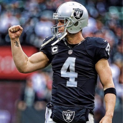 derek-carr-fist-pump